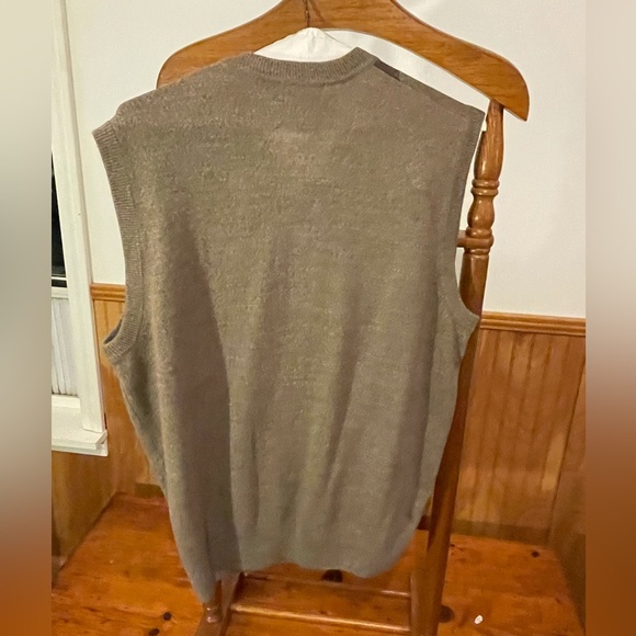 🥳 5/$20 Vintage: Dockers sweater vest. - Picture 3 of 7